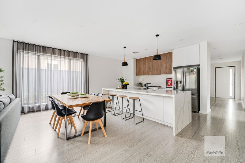 Photo - 16 Rappel Street, Greenvale VIC 3059 - Image 6