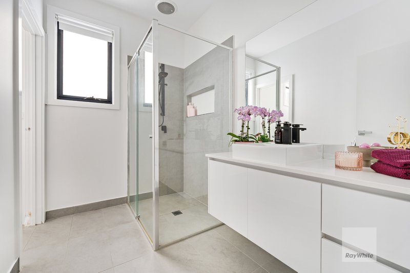 Photo - 16 Rappel Street, Greenvale VIC 3059 - Image 11