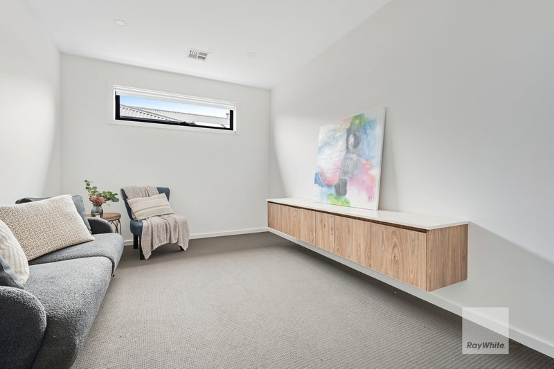 Photo - 16 Rappel Street, Greenvale VIC 3059 - Image 12