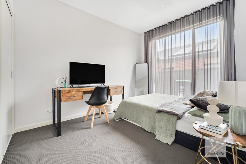 Photo - 16 Rappel Street, Greenvale VIC 3059 - Image 15