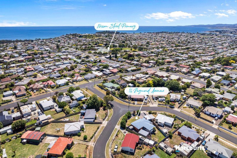 Photo - 16 Raymond Avenue, Devonport TAS 7310 - Image 3