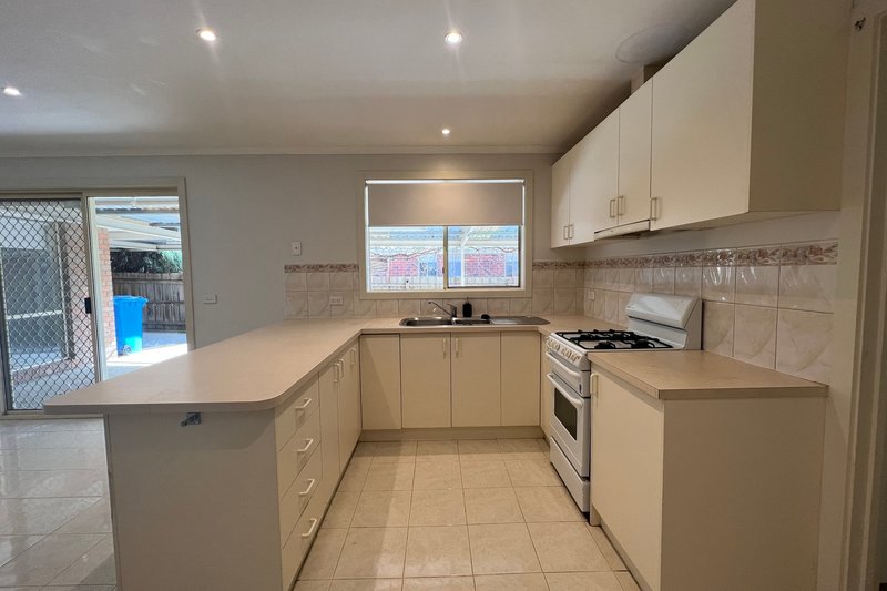 Photo - 16 Redwood Avenue, Hampton Park VIC 3976 - Image 3