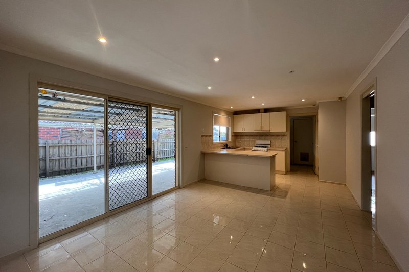 Photo - 16 Redwood Avenue, Hampton Park VIC 3976 - Image 4