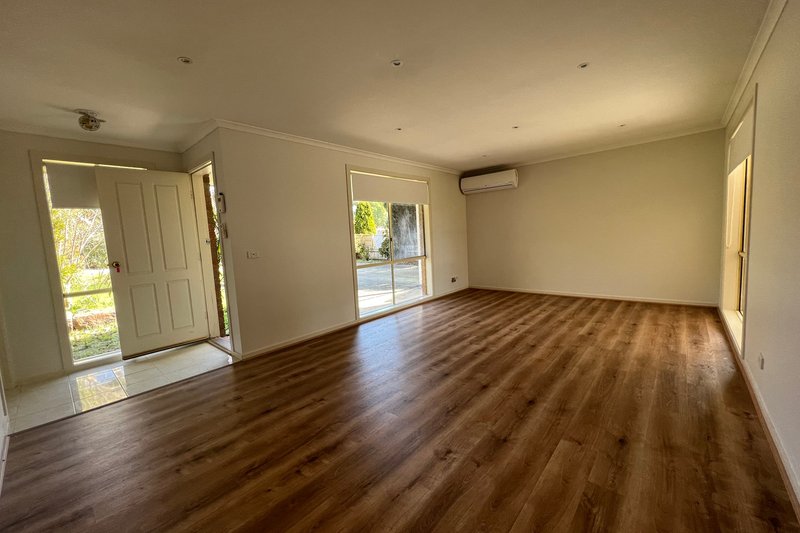 Photo - 16 Redwood Avenue, Hampton Park VIC 3976 - Image 5