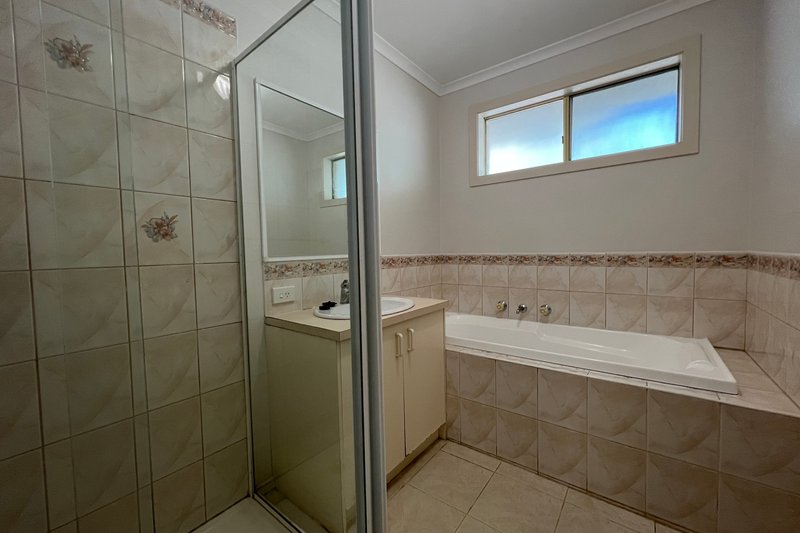 Photo - 16 Redwood Avenue, Hampton Park VIC 3976 - Image 9