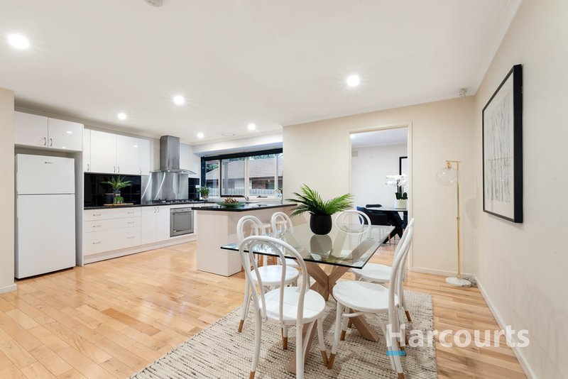 Photo - 16 Renou Road, Wantirna South VIC 3152 - Image 6