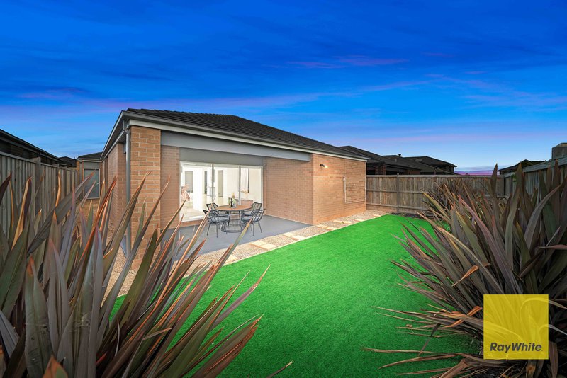 Photo - 16 Riland Boulevard, Tarneit VIC 3029 - Image 21