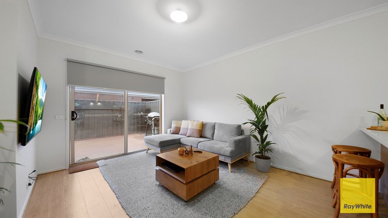 Photo - 16 Ritchie Circuit, Tarneit VIC 3029 - Image 8