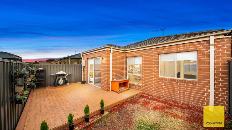 Photo - 16 Ritchie Circuit, Tarneit VIC 3029 - Image 11