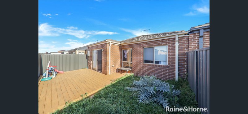 Photo - 16 Ritchie Circuit, Tarneit VIC 3029 - Image 8