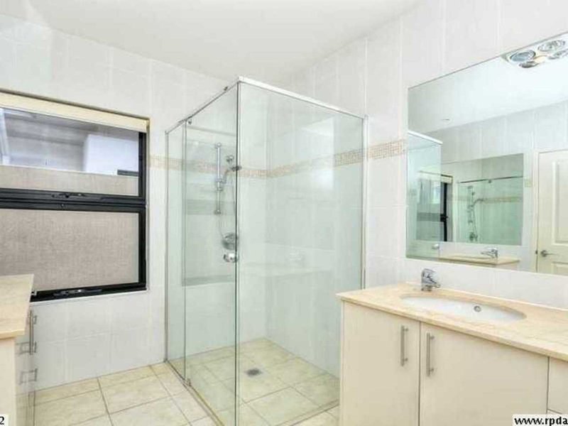 Photo - 16 Riverwalk Ave , Robina QLD 4226 - Image 5