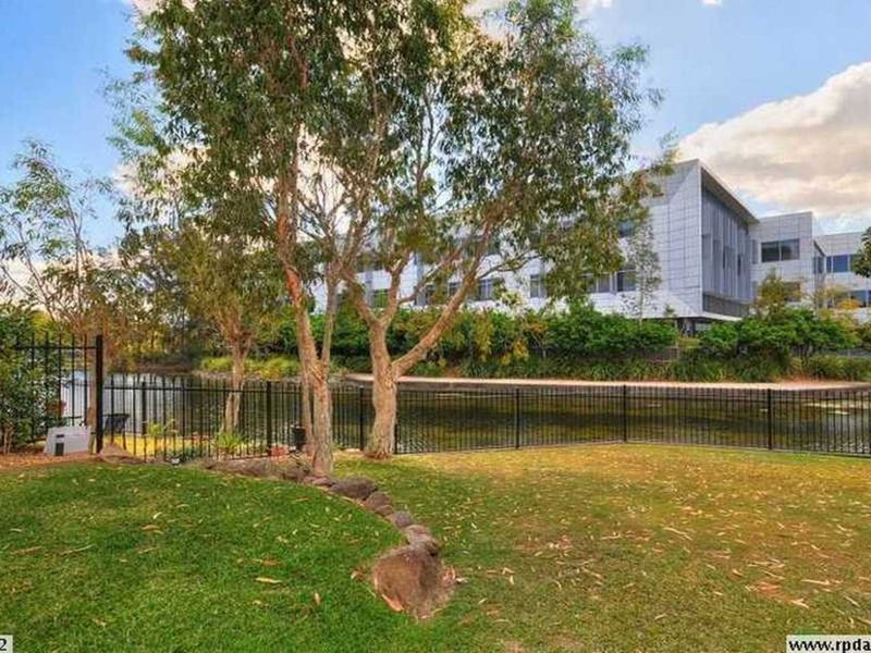 Photo - 16 Riverwalk Ave , Robina QLD 4226 - Image 7