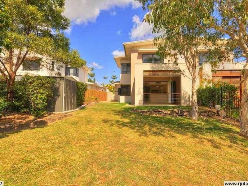 Photo - 16 Riverwalk Ave , Robina QLD 4226 - Image 8