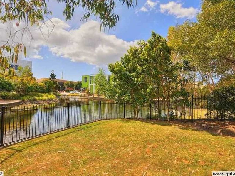 Photo - 16 Riverwalk Ave , Robina QLD 4226 - Image 9