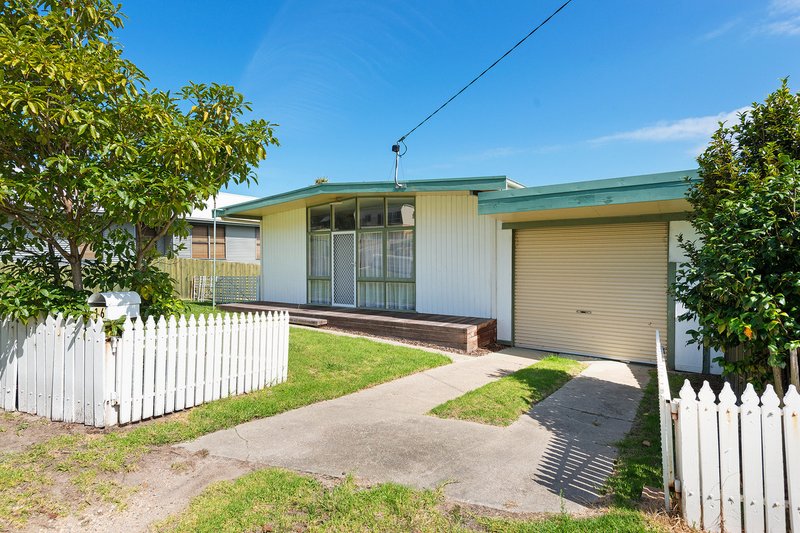 Photo - 16 Robin Street, Lakes Entrance VIC 3909 - Image 3