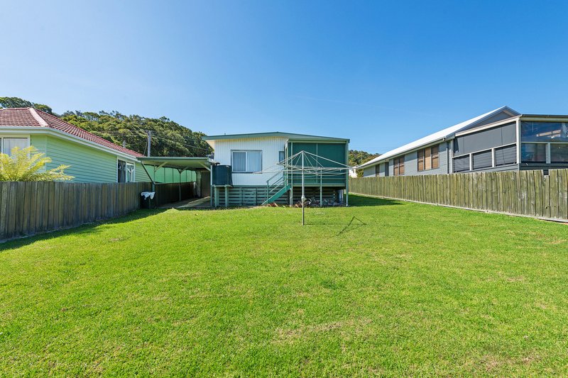 Photo - 16 Robin Street, Lakes Entrance VIC 3909 - Image 16