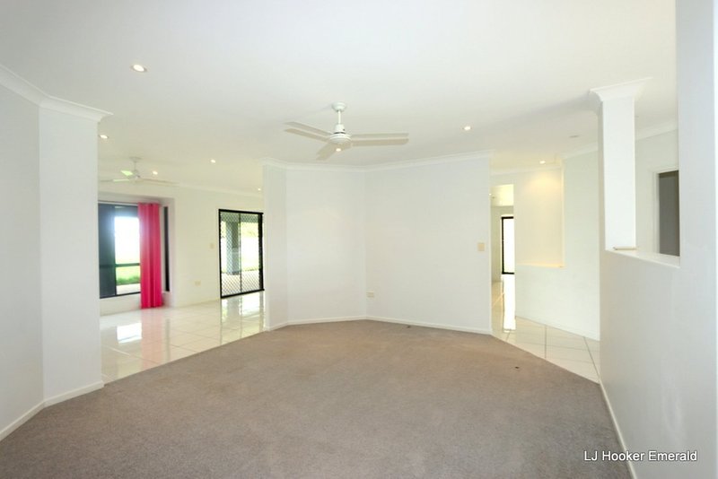 Photo - 16 Rogers Street, Emerald QLD 4720 - Image 3