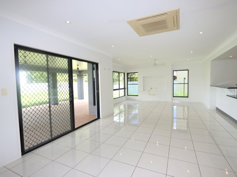 Photo - 16 Rogers Street, Emerald QLD 4720 - Image 7