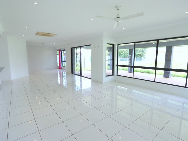 Photo - 16 Rogers Street, Emerald QLD 4720 - Image 11