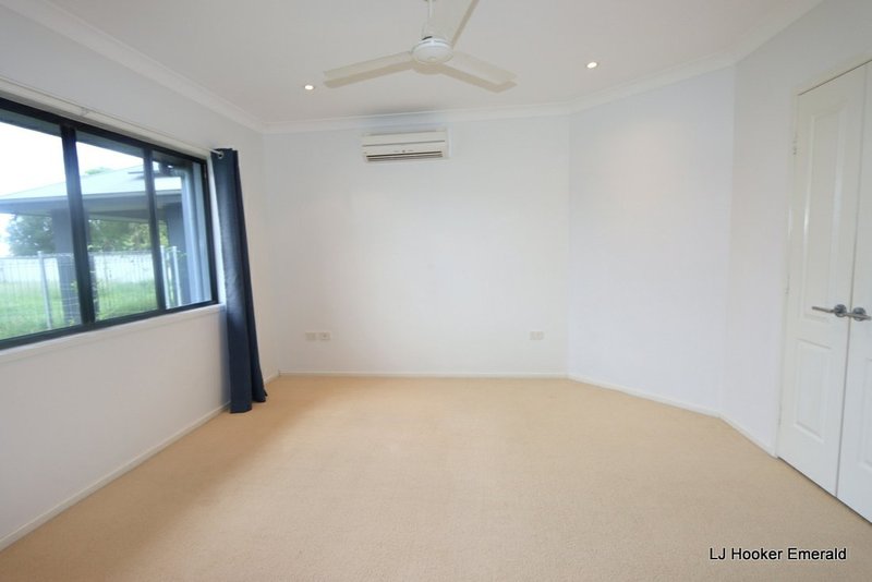 Photo - 16 Rogers Street, Emerald QLD 4720 - Image 12