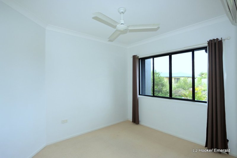 Photo - 16 Rogers Street, Emerald QLD 4720 - Image 15