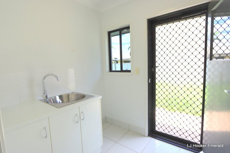 Photo - 16 Rogers Street, Emerald QLD 4720 - Image 19