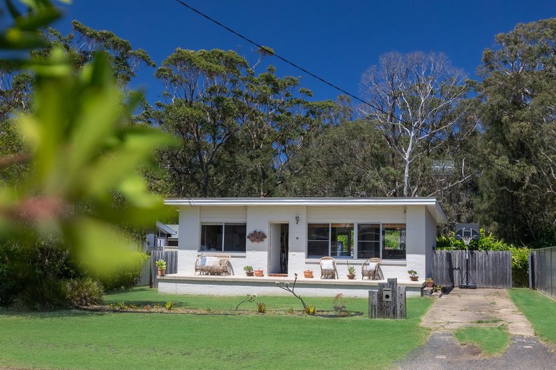 16 Rosemary Ave , Bawley Point NSW 2539