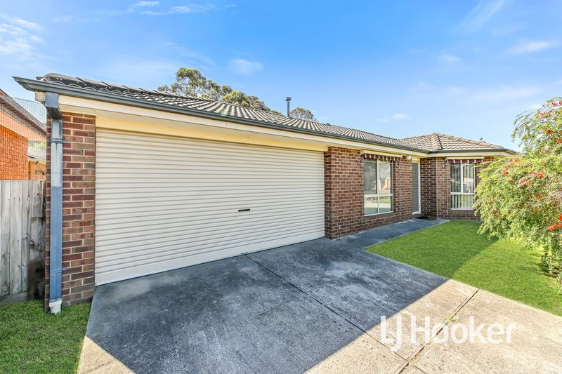 Photo - 16 Rossi Close, Pakenham VIC 3810 - Image 2