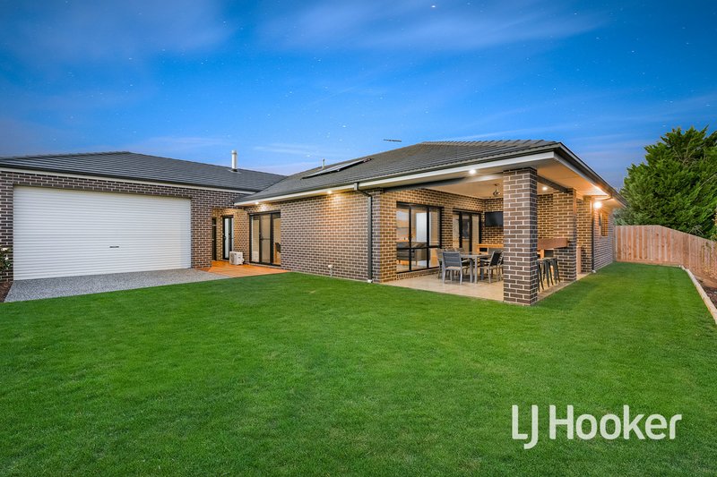 Photo - 16 Royanne Close, Bunyip VIC 3815 - Image 12