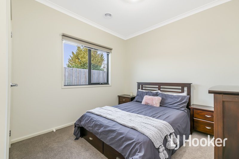 Photo - 16 Royanne Close, Bunyip VIC 3815 - Image 15