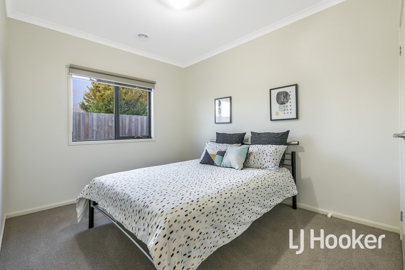 Photo - 16 Royanne Close, Bunyip VIC 3815 - Image 16