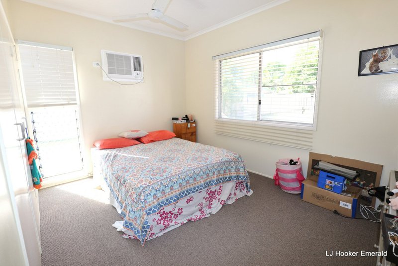 Photo - 16 Saffola Place, Emerald QLD 4720 - Image 8