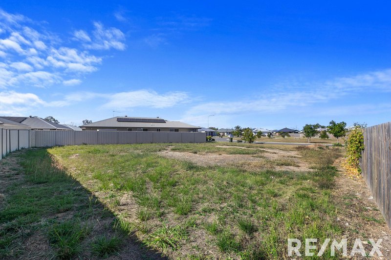 Photo - 16 Saltair Drive, Eli Waters QLD 4655 - Image 7