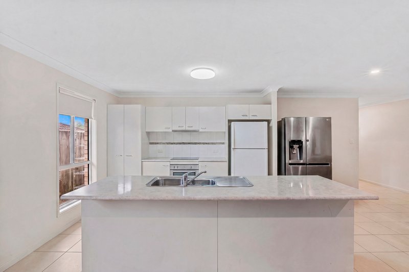 Photo - 16 Saltram Avenue, Holmview QLD 4207 - Image 6