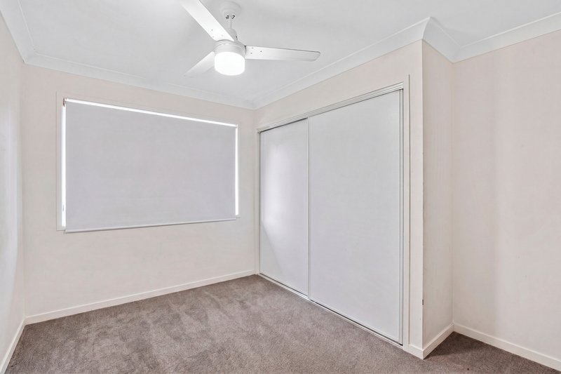 Photo - 16 Saltram Avenue, Holmview QLD 4207 - Image 9