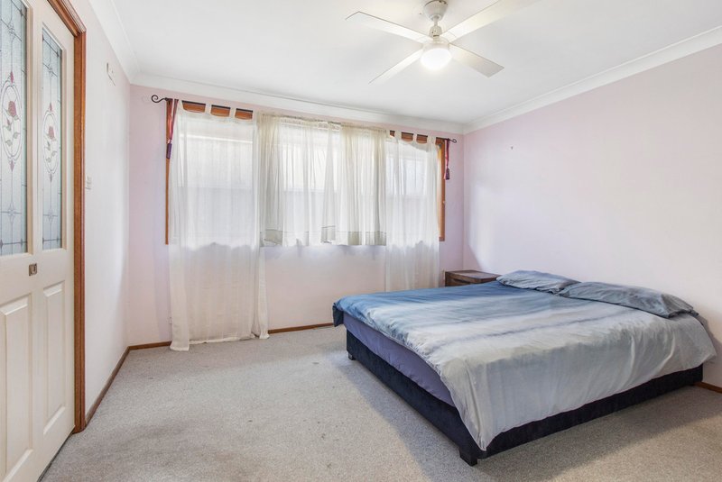 Photo - 16 Sammut Crescent, Chipping Norton NSW 2170 - Image 5