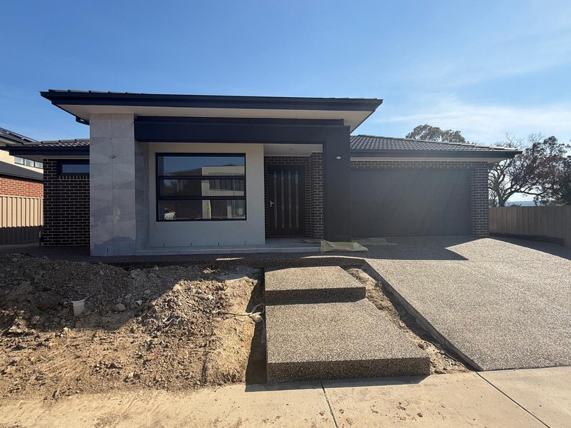 Photo - 16 Sampson Drive, Pakenham VIC 3810 - Image 9