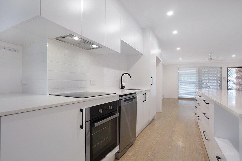 Photo - 1/6 Sanctuary Court, Coombabah QLD 4216 - Image 5
