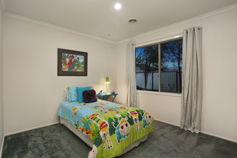 Photo - 16 Sandover Drive, Roxburgh Park VIC 3064 - Image 16