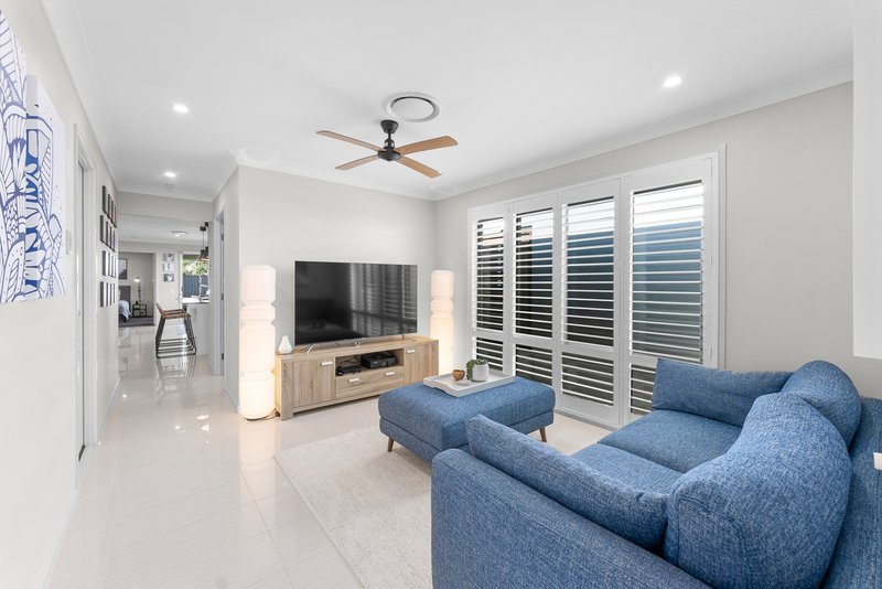 Photo - 16 Sarabah Street, North Lakes QLD 4509 - Image 3