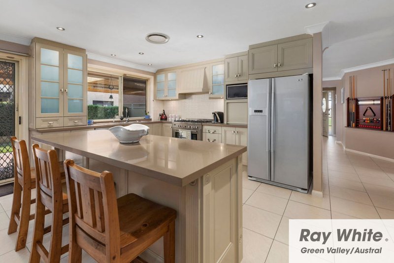 Photo - 16 Sarah Hollands Drive, Horningsea Park NSW 2171 - Image 2