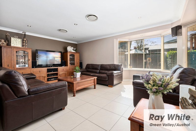 Photo - 16 Sarah Hollands Drive, Horningsea Park NSW 2171 - Image 5