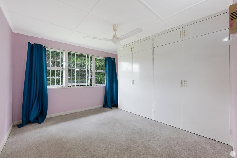 Photo - 16 Sarina Street, Stafford Heights QLD 4053 - Image 11