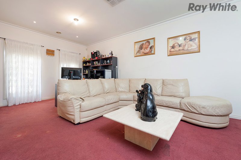 Photo - 16 Saxby Court, Burnside VIC 3023 - Image 5