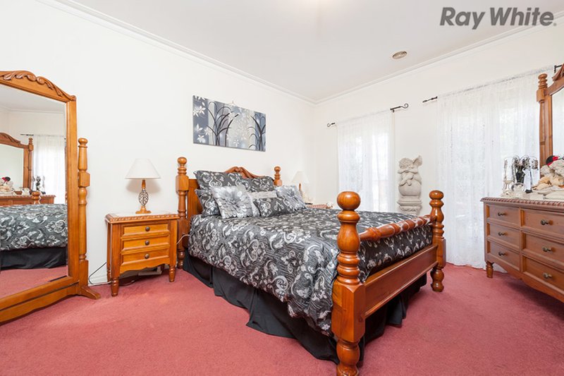 Photo - 16 Saxby Court, Burnside VIC 3023 - Image 8