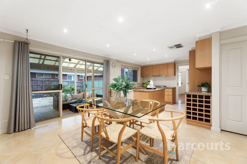 Photo - 16 Saxon Avenue, Wantirna VIC 3152 - Image 4