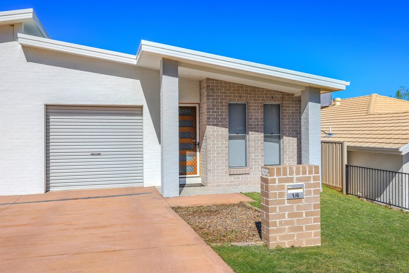 Photo - 1/6 Scarborough Close, Tamworth NSW 2340 - Image 2