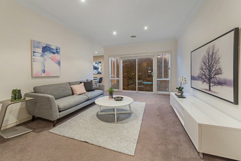 Photo - 16 Scarborough Terrace, Craigieburn VIC 3064 - Image 5