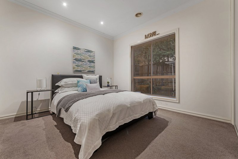 Photo - 16 Scarborough Terrace, Craigieburn VIC 3064 - Image 11