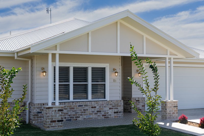 Photo - 16 Sea Eagle Avenue, Tamworth NSW 2340 - Image 1